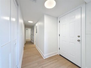 200 Country Club Dr in Largo, FL - Building Photo - Building Photo