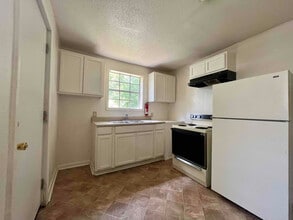 517 N Live Oak St in Mccomb, MS - Building Photo - Building Photo