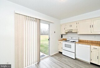 592 Wrensong Rd in Yardley, PA - Building Photo - Building Photo