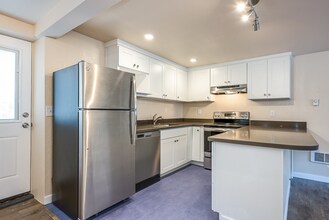 705 N Motor Pl in Seattle, WA - Building Photo - Building Photo