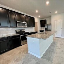 317 Serpens St in Andice, TX - Foto de edificio - Building Photo