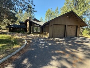 60615 River Bend Dr in Bend, OR - Building Photo - Building Photo