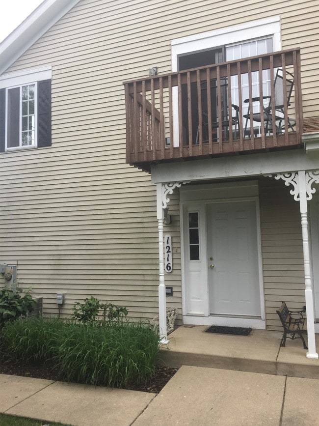 property at 1216 Sandhurst Ln
