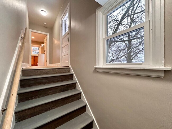 297 W Larch Ave in Muskegon, MI - Building Photo - Building Photo