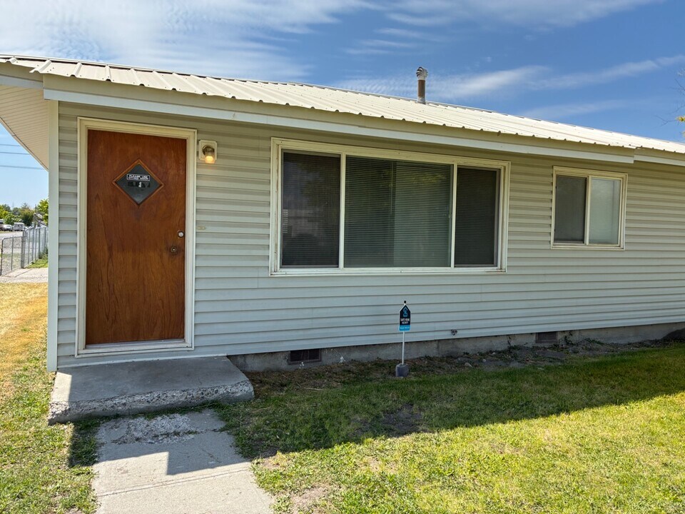 658 Oriental Ave in Burley, ID - Building Photo