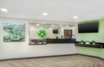 Furnished Studio-Long Island - Melville in Melville, NY - Foto de edificio - Building Photo