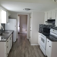 8000 E 120th St in Grandview, MO - Building Photo - Building Photo