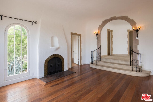 property at 1901 Kemper St