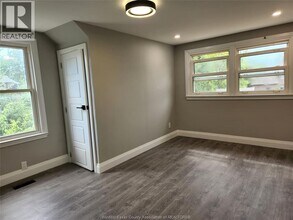 4221 Kennedy Dr E in Windsor, ON - Building Photo - Building Photo