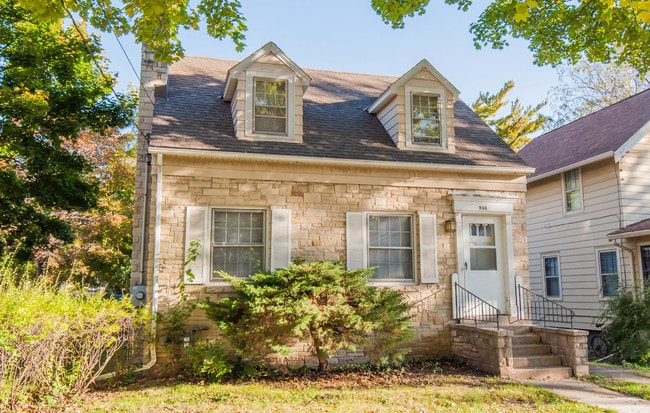 Campus Area Houses (MH Rentals) in Madison, WI - Foto de edificio - Building Photo
