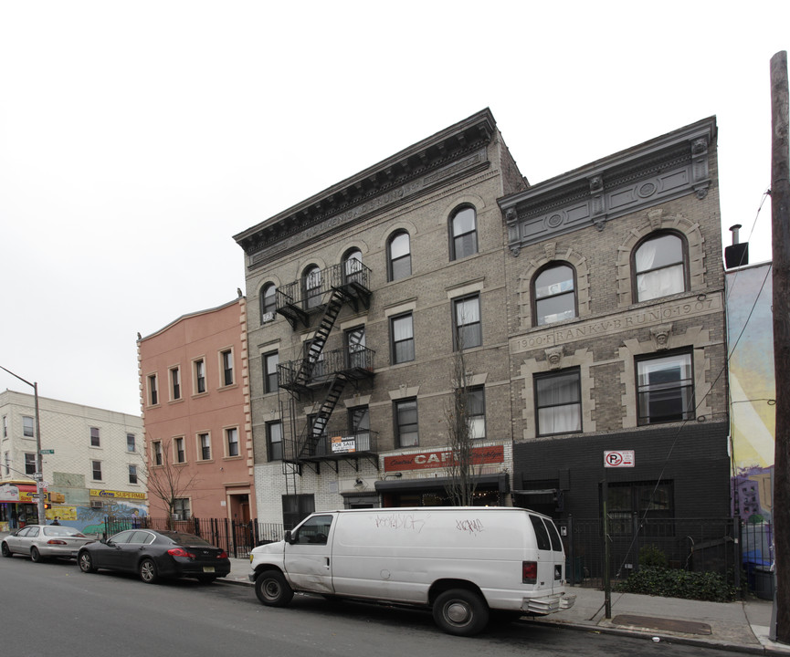 108 Central Ave in Brooklyn, NY - Foto de edificio