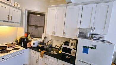 403 E 73rd St in New York, NY - Building Photo - Building Photo
