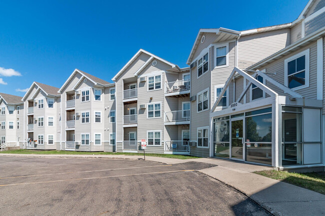 Ithica Heights Apartments in Bismarck, ND - Foto de edificio - Building Photo