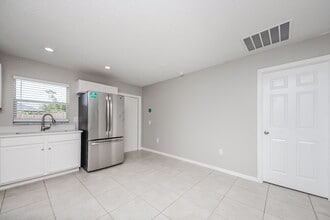 818 San Jose Ct in Kissimmee, FL - Foto de edificio - Building Photo