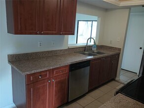 4701 Country Hills Dr in Tampa, FL - Building Photo - Building Photo