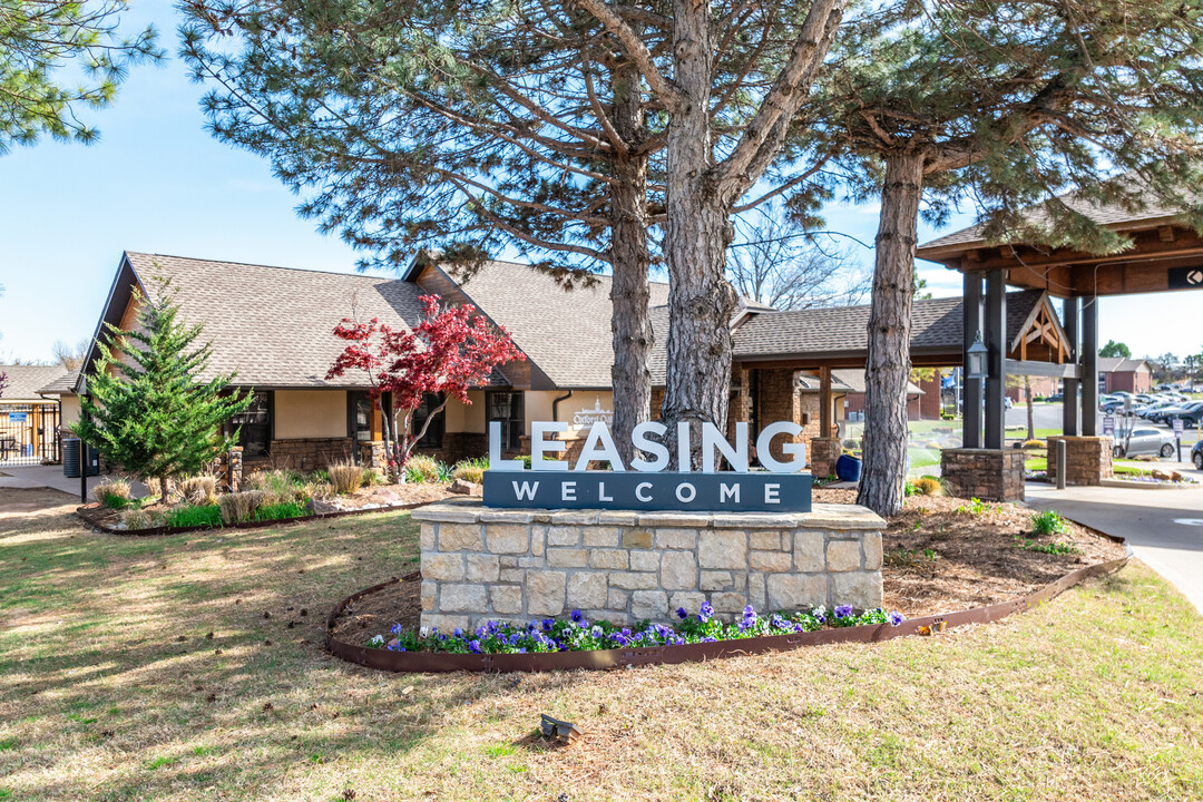 Oxford Oaks Apartments in Edmond, OK - Building Photo