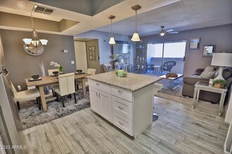 4444 E Paradise Village Pkwy N in Phoenix, AZ - Building Photo - Building Photo