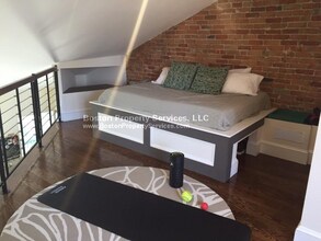 29 Worthington St, Unit 3 in Roxbury Crossing, MA - Foto de edificio - Building Photo