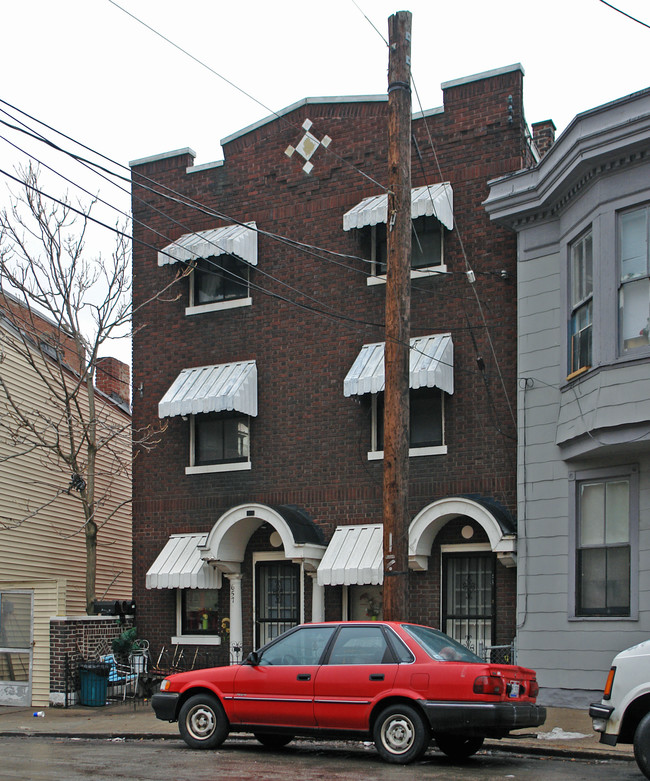 657 W McMicken Ave in Cincinnati, OH - Building Photo - Building Photo