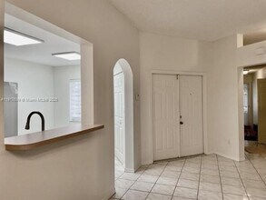 330 Via Firenza Way in Davie, FL - Building Photo - Building Photo