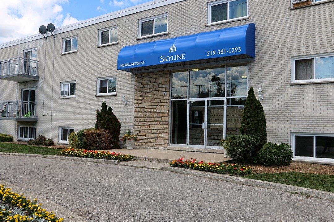 St. Clair Apartments in Sarnia, ON - Building Photo