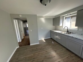 4713-4715-4715 N 35th St in Milwaukee, WI - Building Photo - Building Photo