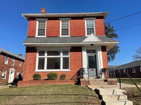 107 S Broad St in Lititz, PA - Building Photo