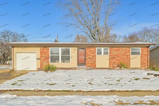 695 Starlet Dr in Florissant, MO - Building Photo
