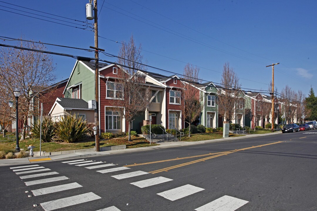 Victory Townhomes in Sacramento, CA - Foto de edificio