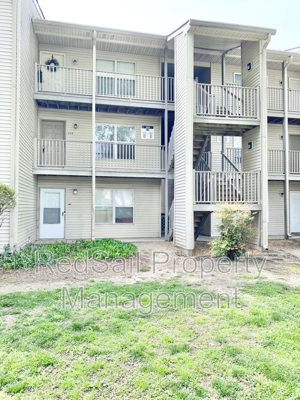 568 Candle Ln in Newport News, VA - Building Photo - Building Photo