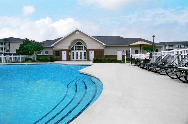 Legacy at Cross Creek in Fayetteville, NC - Foto de edificio - Building Photo