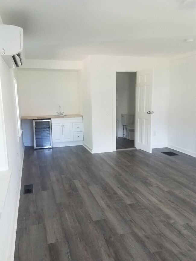 145 N Brooksvale Rd in Cheshire, CT - Building Photo - Building Photo