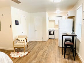 626 Jack Stephens Dr in Little Rock, AR - Foto de edificio - Building Photo