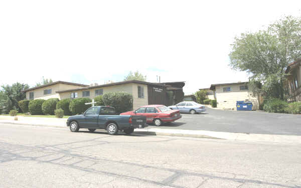 Lantern Woods Apartments in Barstow, CA - Building Photo - Building Photo