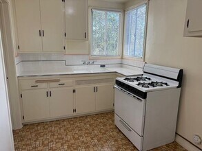 303 Birmingham Rd in Burbank, CA - Building Photo - Building Photo