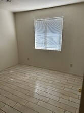 220 N Jones St in Moapa Valley, NV - Foto de edificio - Building Photo