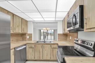 6620 Boca Del Mar Dr in Boca Raton, FL - Building Photo - Building Photo