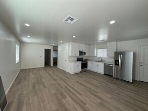 916 W Perdew Ave in Ridgecrest, CA - Building Photo - Building Photo
