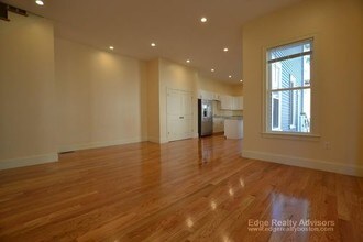 33 Pratt St-Unit -2 in Boston, MA - Foto de edificio - Building Photo