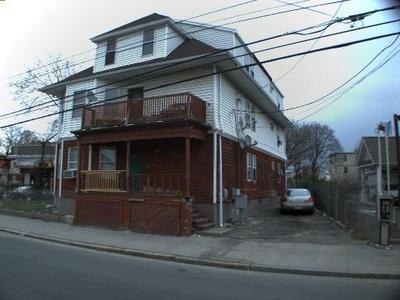 542 Cranston St in Providence, RI - Building Photo