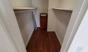 5241 Geneva Ct in Doral, FL - Building Photo - Building Photo
