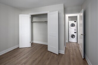20 Elizabeth Street N in Mississauga, ON - Building Photo - Interior Photo