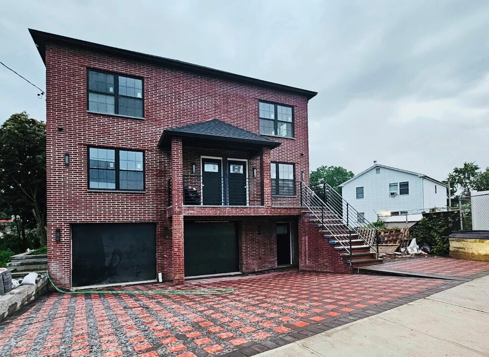 59 Moultrie Ave in Yonkers, NY - Building Photo