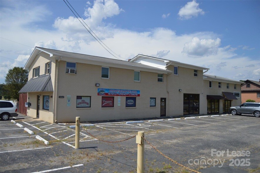 2166 Old Mountain Rd in Statesville, NC - Building Photo