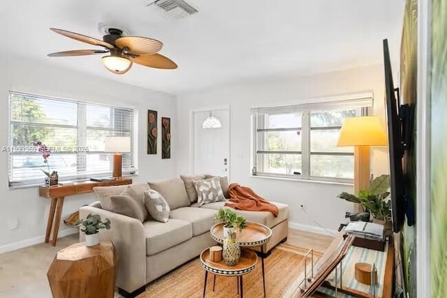 108 SE 4th Terrace, Unit A in Dania Beach, FL - Foto de edificio - Building Photo