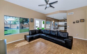 11155 E Laurel Ln in Scottsdale, AZ - Building Photo - Building Photo