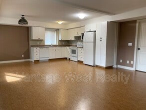 1539 Wilmot Ave in Kelowna, BC - Building Photo - Building Photo