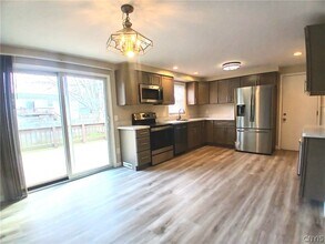 8244 Mantova Dr in Clay, NY - Building Photo - Building Photo