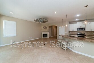 5532 Pamplona Wy in Sarasota, FL - Building Photo - Building Photo