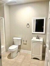 928 W 83rd St, Unit 4 in Los Angeles, CA - Foto de edificio - Building Photo